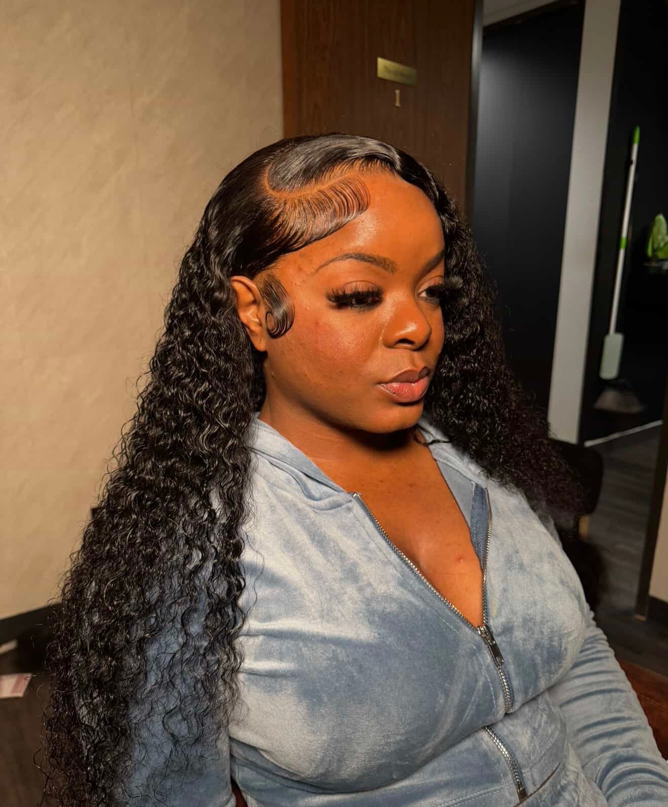 GLUELESS CLOSURE WIGS